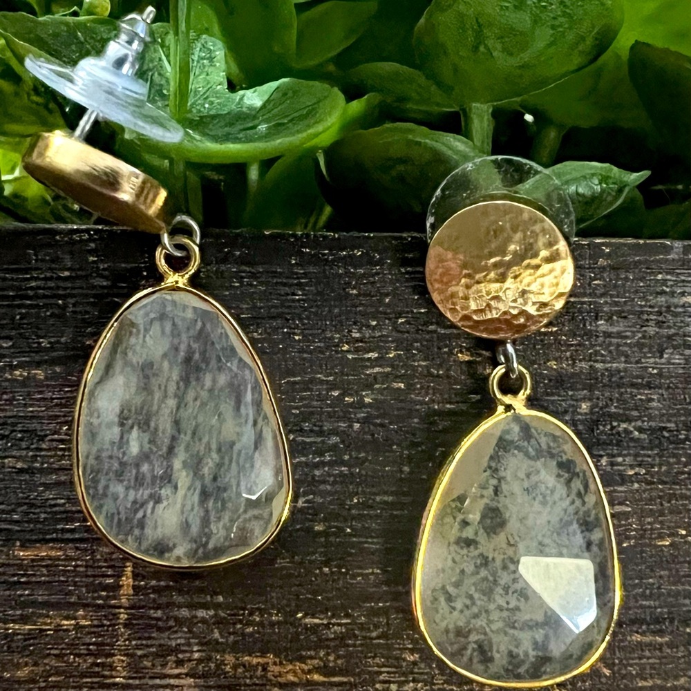 Neckless and earrings.